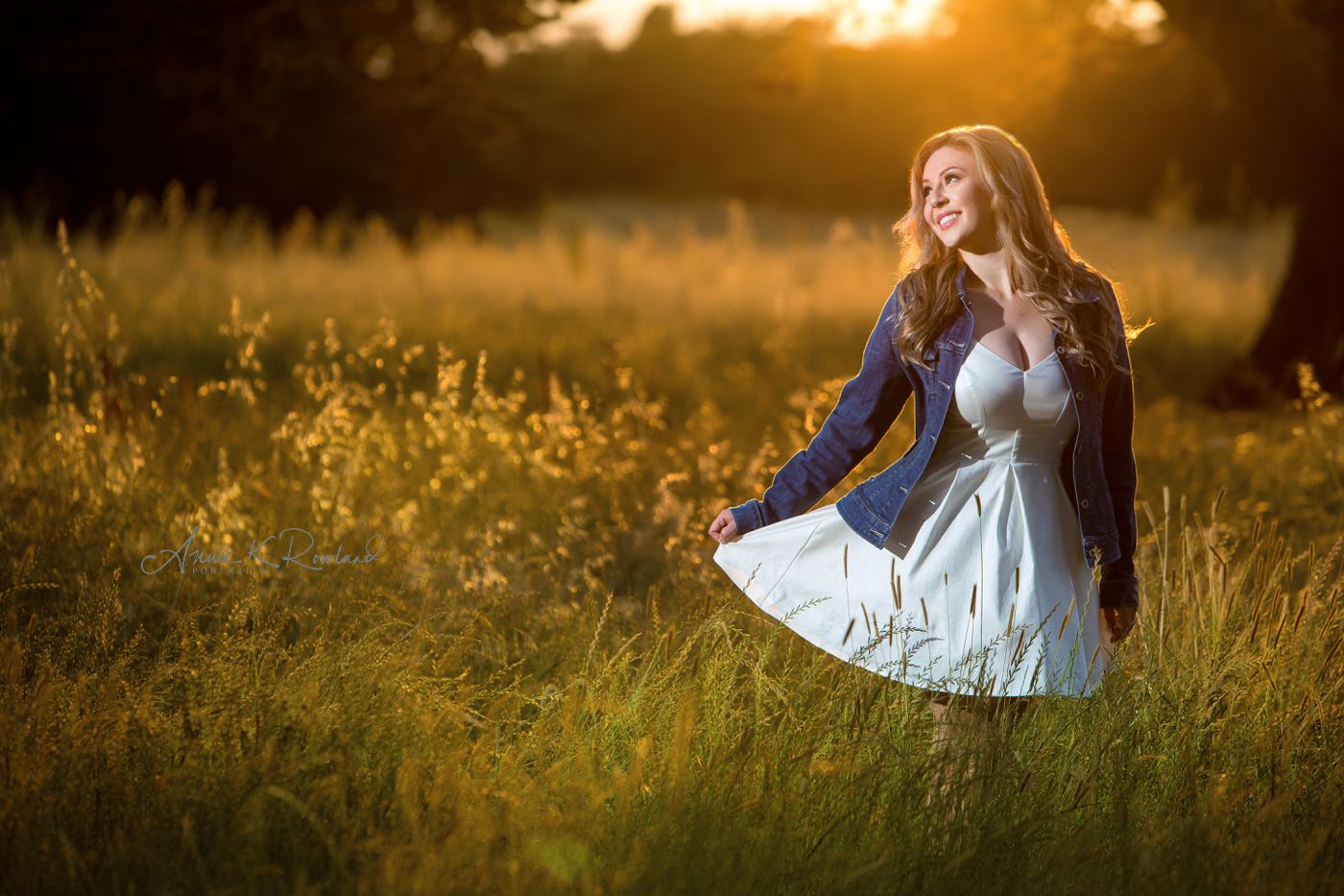 senior portraits at sunset in grass